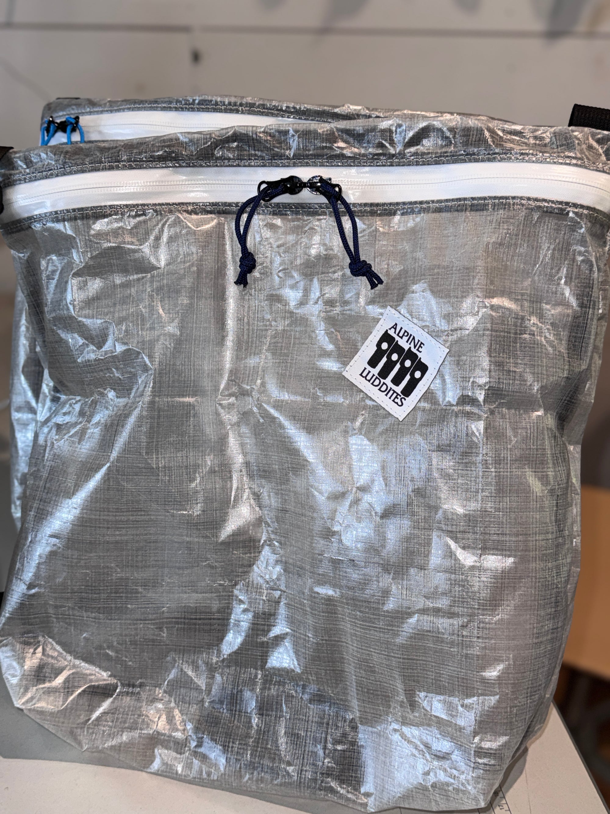 zippered Dyneema musette bag