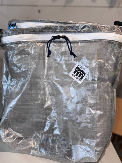 zippered Dyneema musette bag